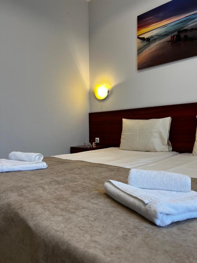 Hotel Central Balchik Extérieur photo