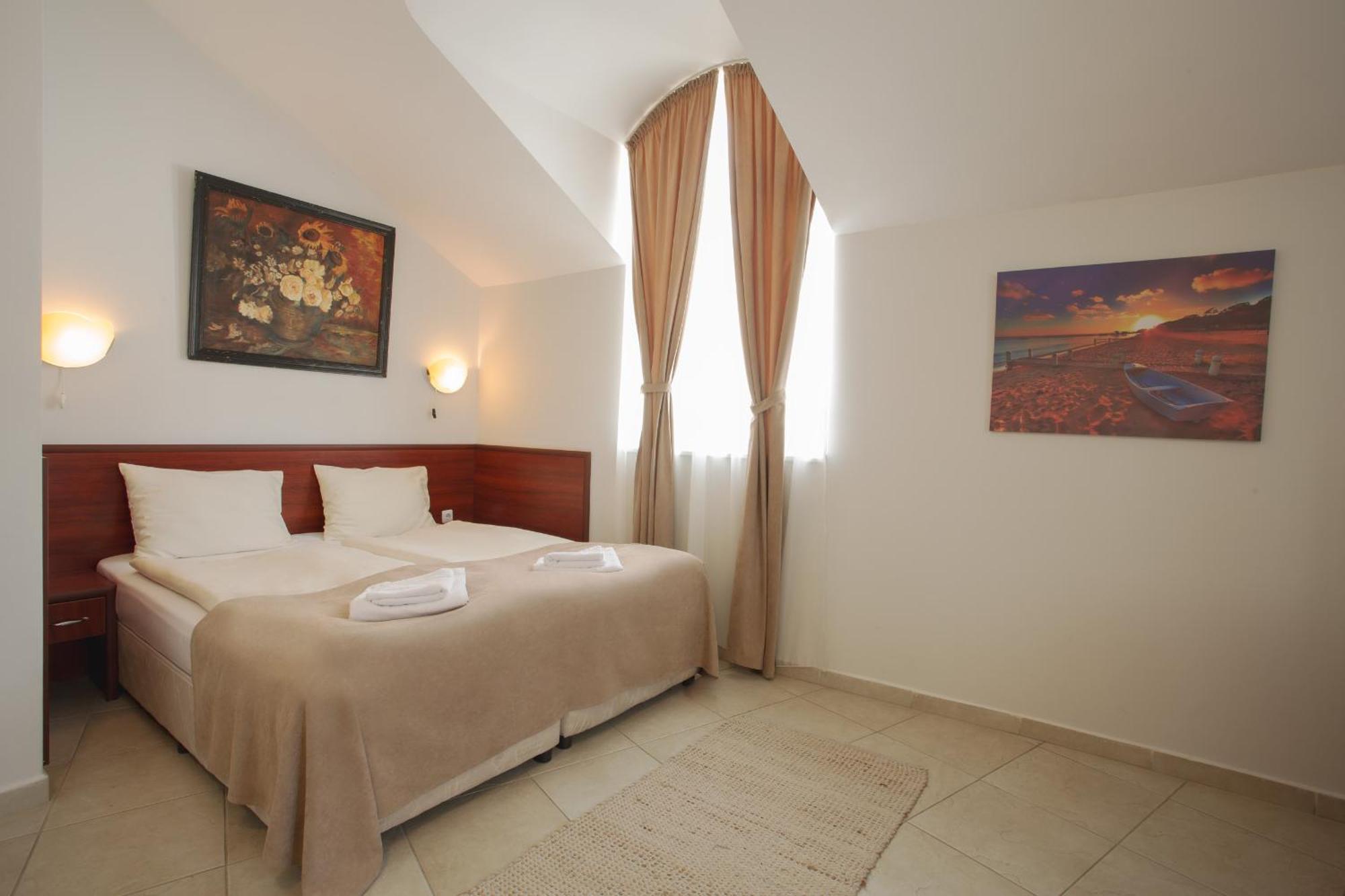 Hotel Central Balchik Extérieur photo