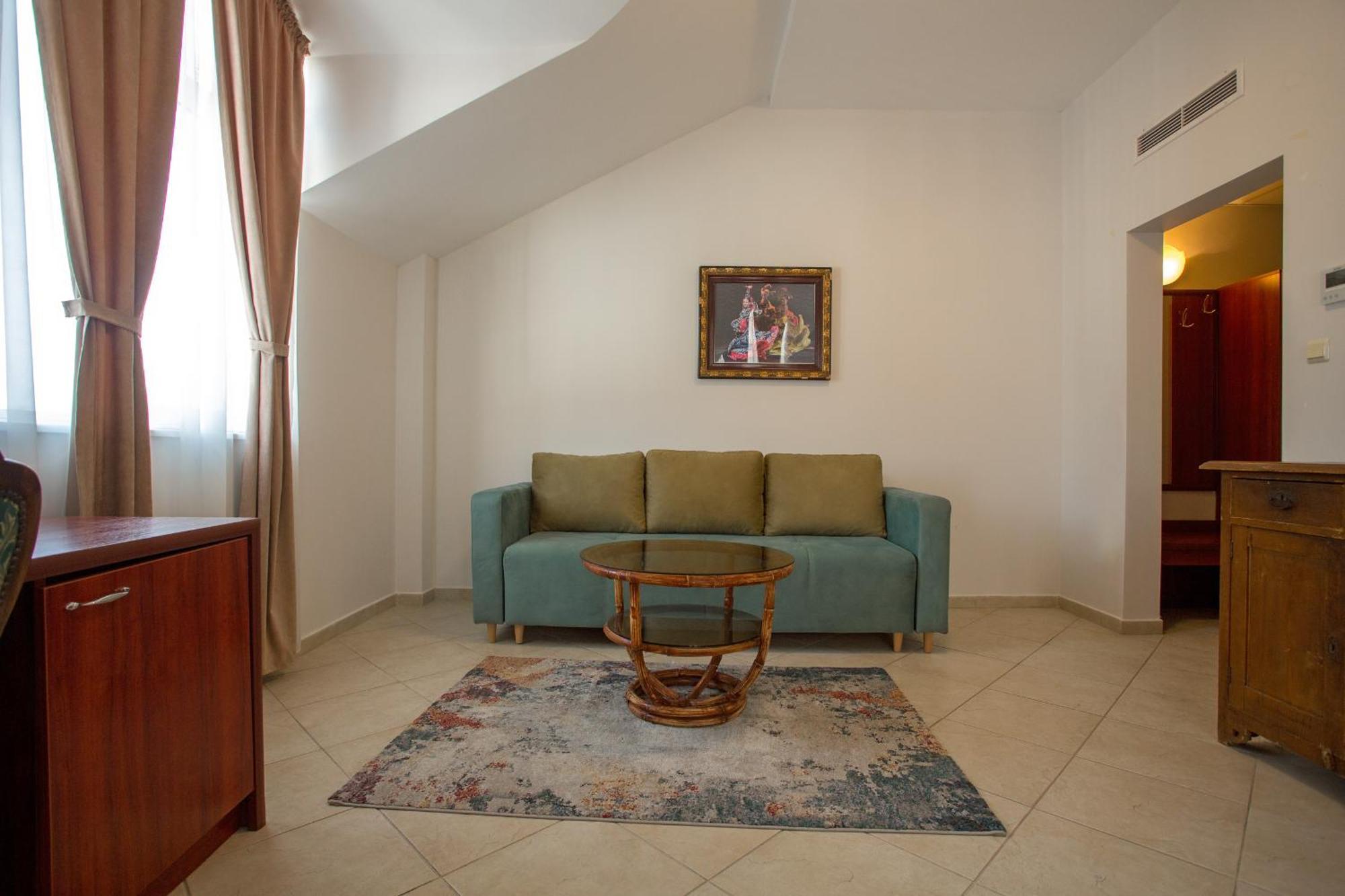 Hotel Central Balchik Extérieur photo