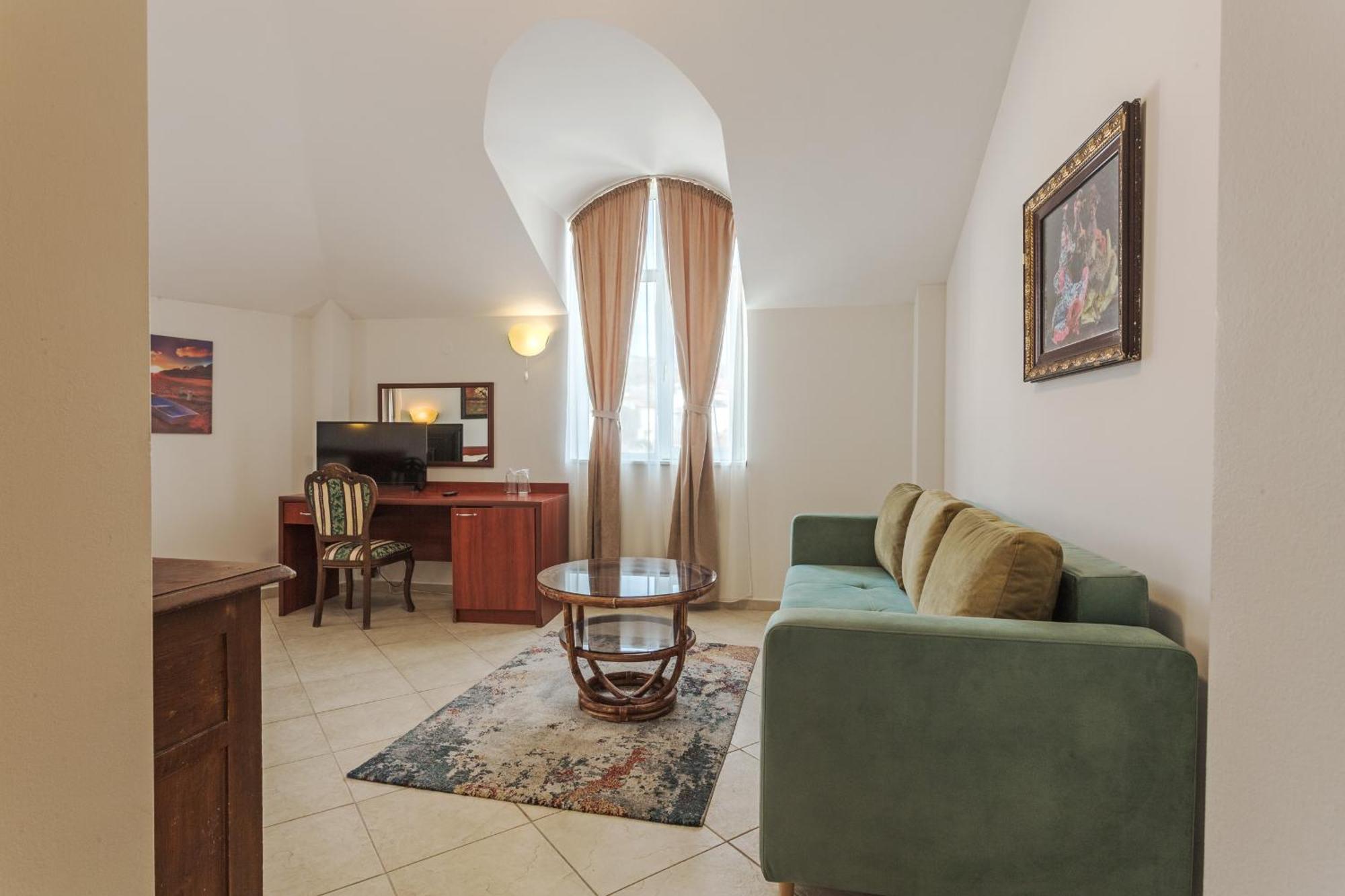 Hotel Central Balchik Extérieur photo